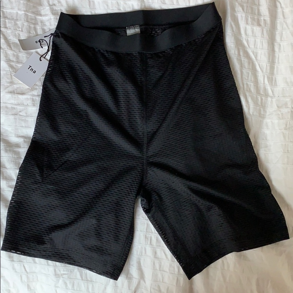NWT Aritzia TNA biker shorts